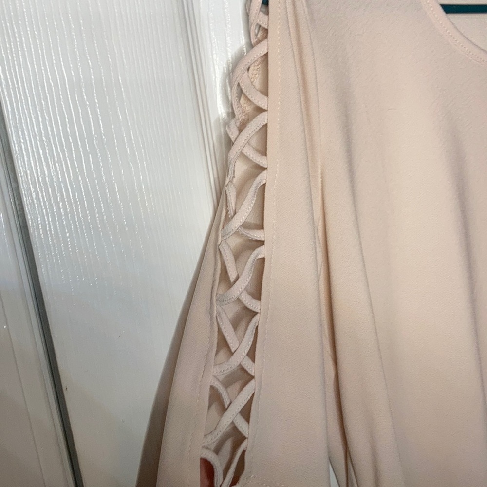 Cute cream blouse!!